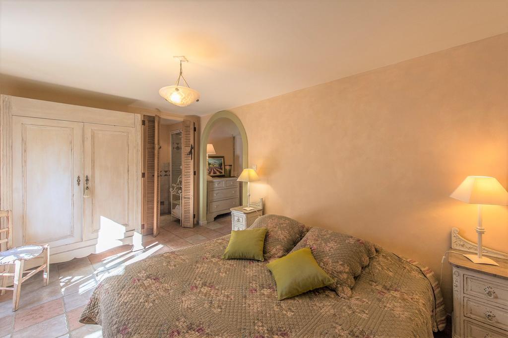 Mas De Foncaudette Bed & Breakfast Lourmarin Exterior photo